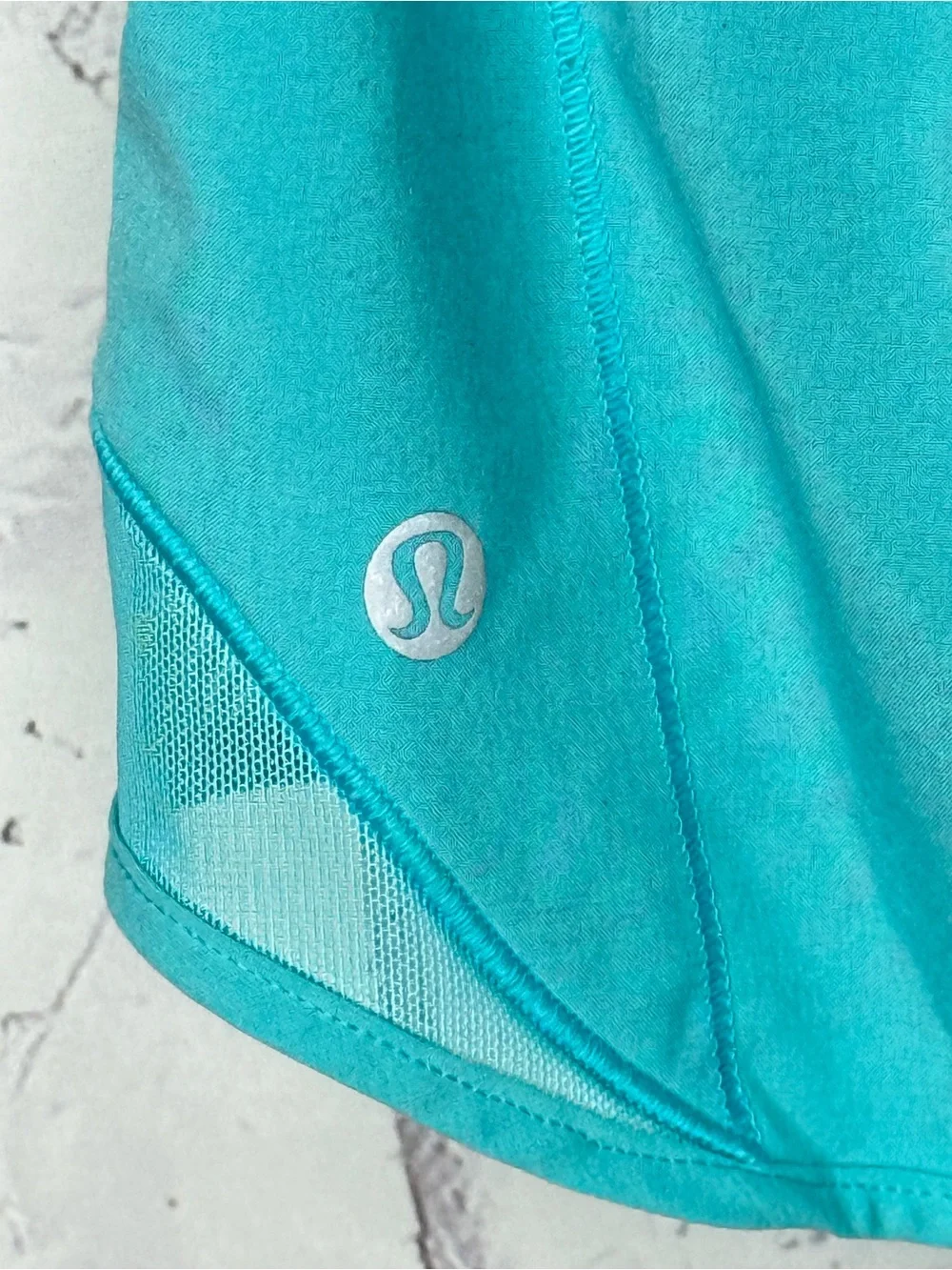 Lululemon Womens Hotty Hot Low Rise Lined Shorts 4” Size 2 Turquoise Running Gym